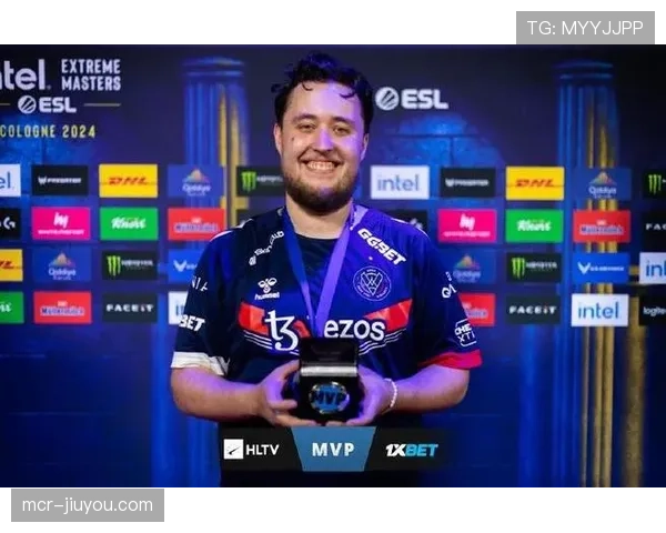 马蒂亚斯·吉塞尔以68球打破欧锦赛进球纪录，当选赛事最有价值球员